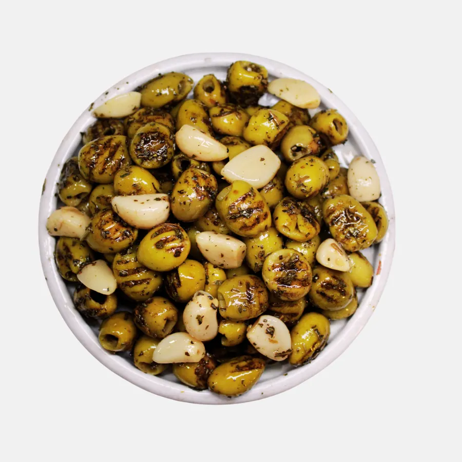 Olives vertes dénoyautées grillées à l’ail